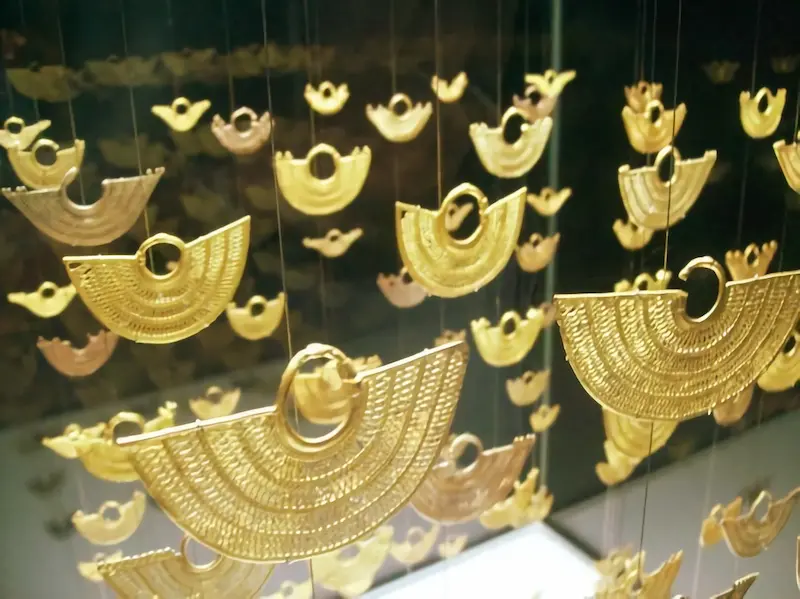 Museo-del-oro-en-cartagena-de-indias-orejeras-zenues-en-filigrana